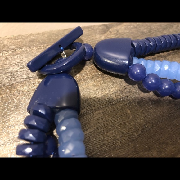 Blue tie-strand statement necklace - Picture 4 of 5